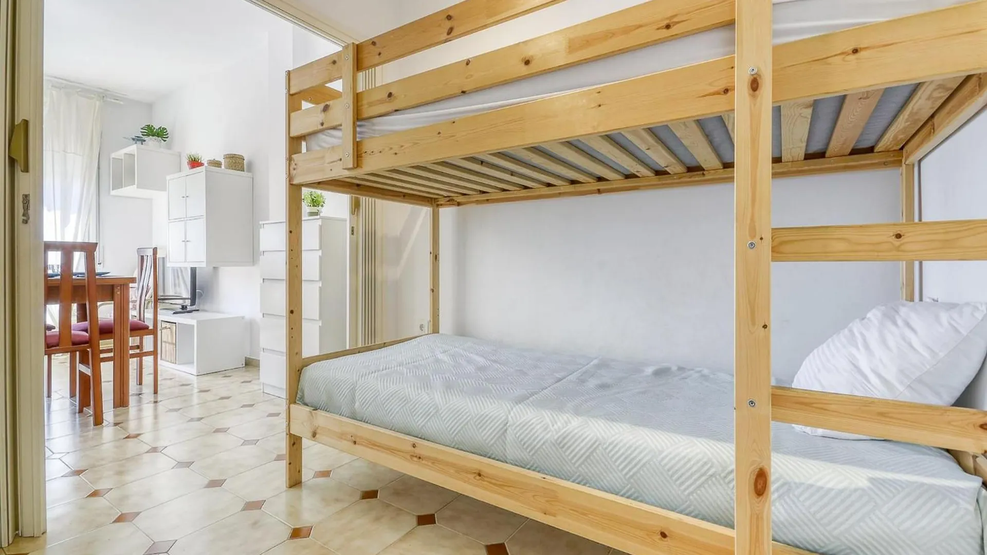 Apartment With Communal Pool Roses